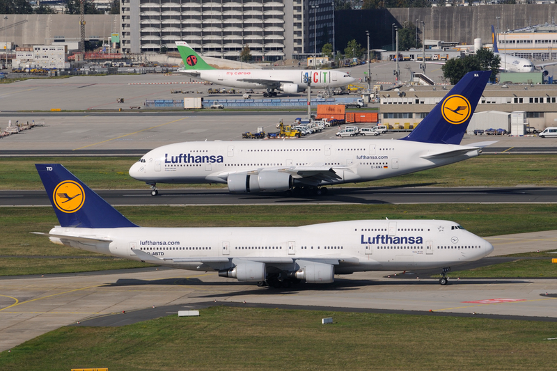 Illustration for article titled Large Planes Face-Off : Boeing 747-8 VS Airbus A-380